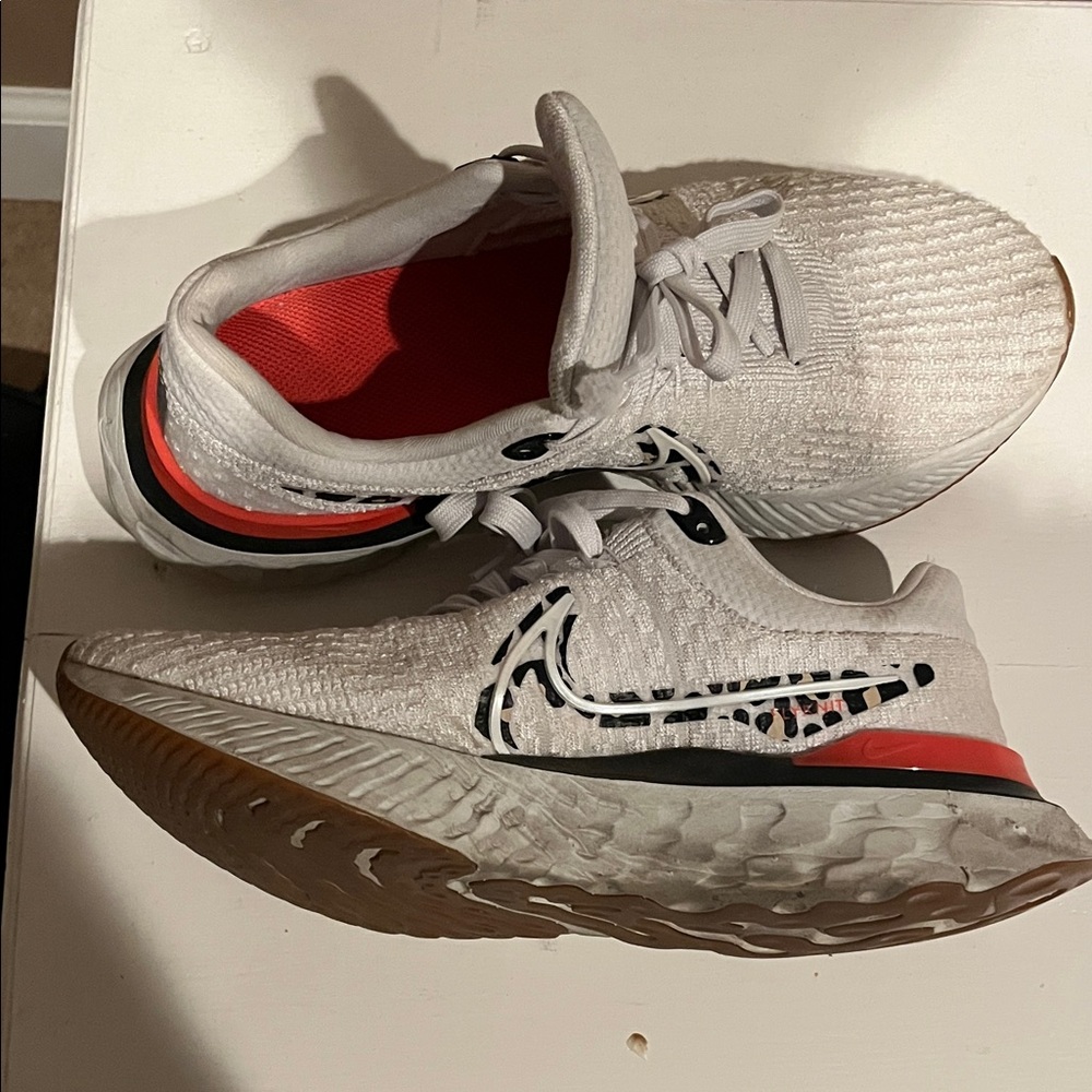 Nike White and Red Sneakers
